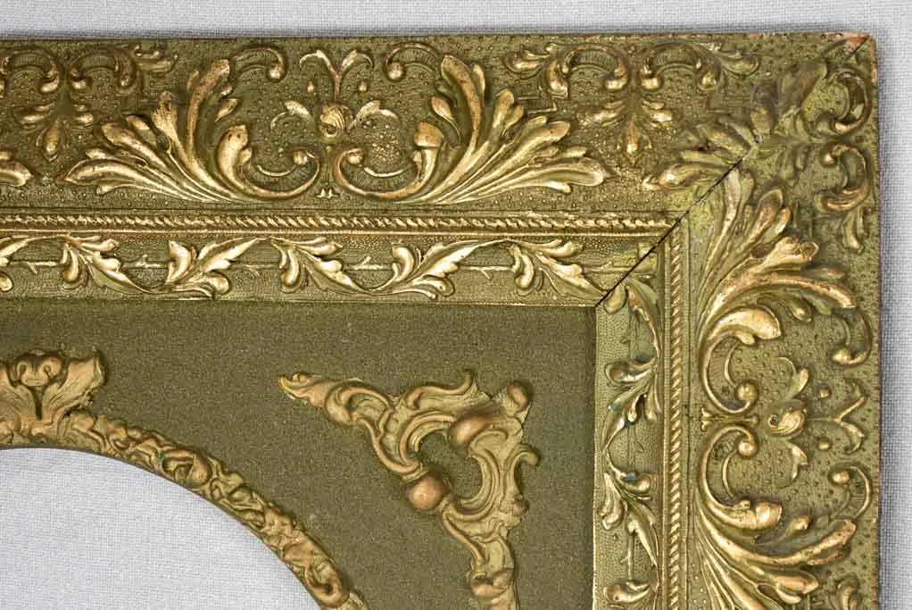 Pair of Napoleon III portrait frames sage green and gold - oval 11" x 15" display